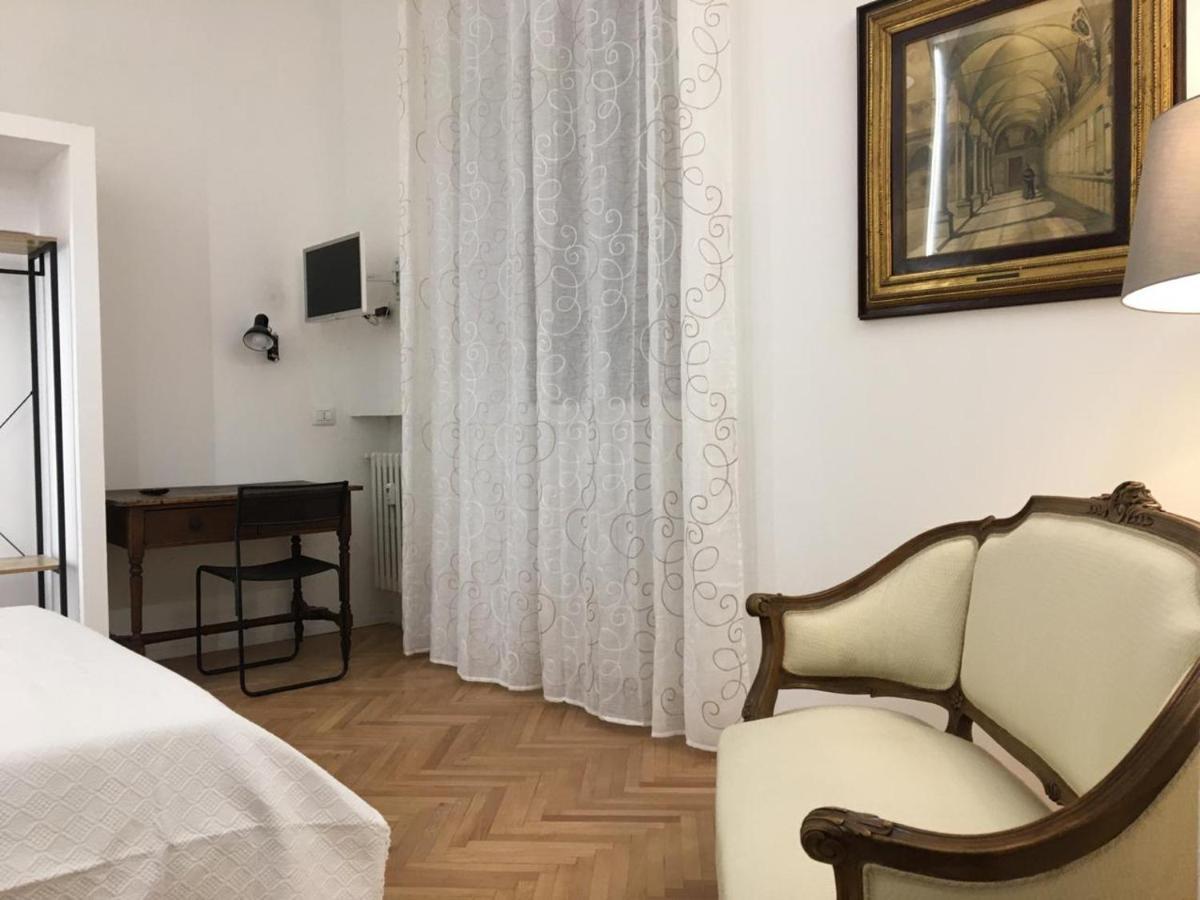 Parma Express Traveller'S Lodging Front Station Fs Parking 외부 사진