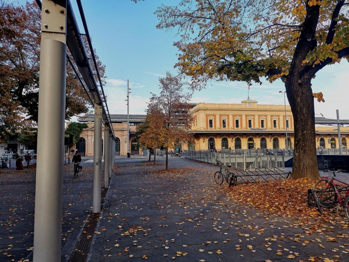 Parma Express Traveller'S Lodging Front Station Fs Parking 외부 사진