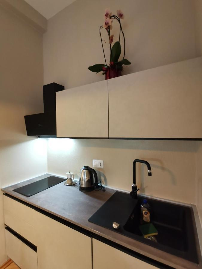 Parma Express Traveller'S Lodging Front Station Fs Parking 외부 사진
