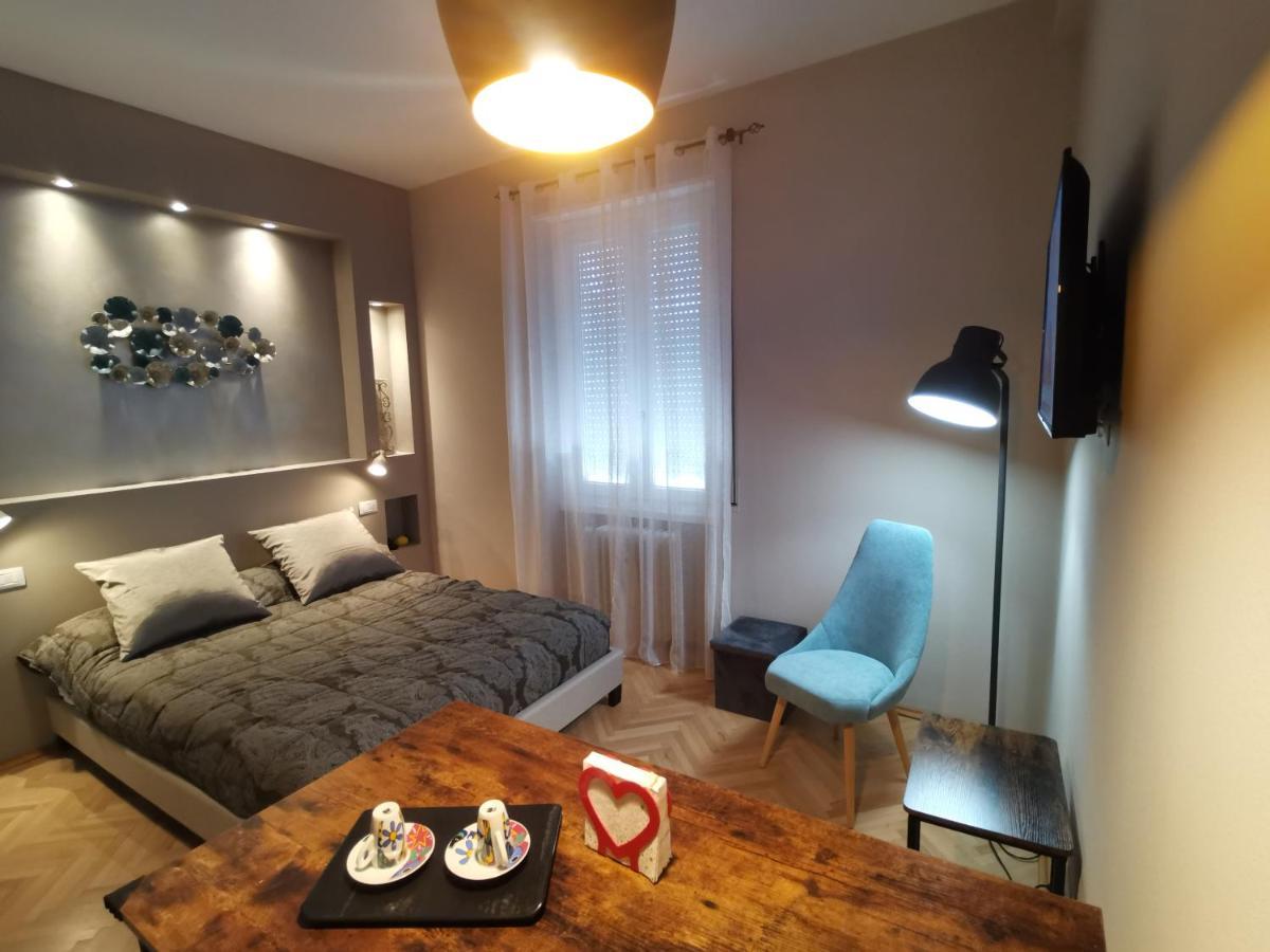 Parma Express Traveller'S Lodging Front Station Fs Parking 외부 사진