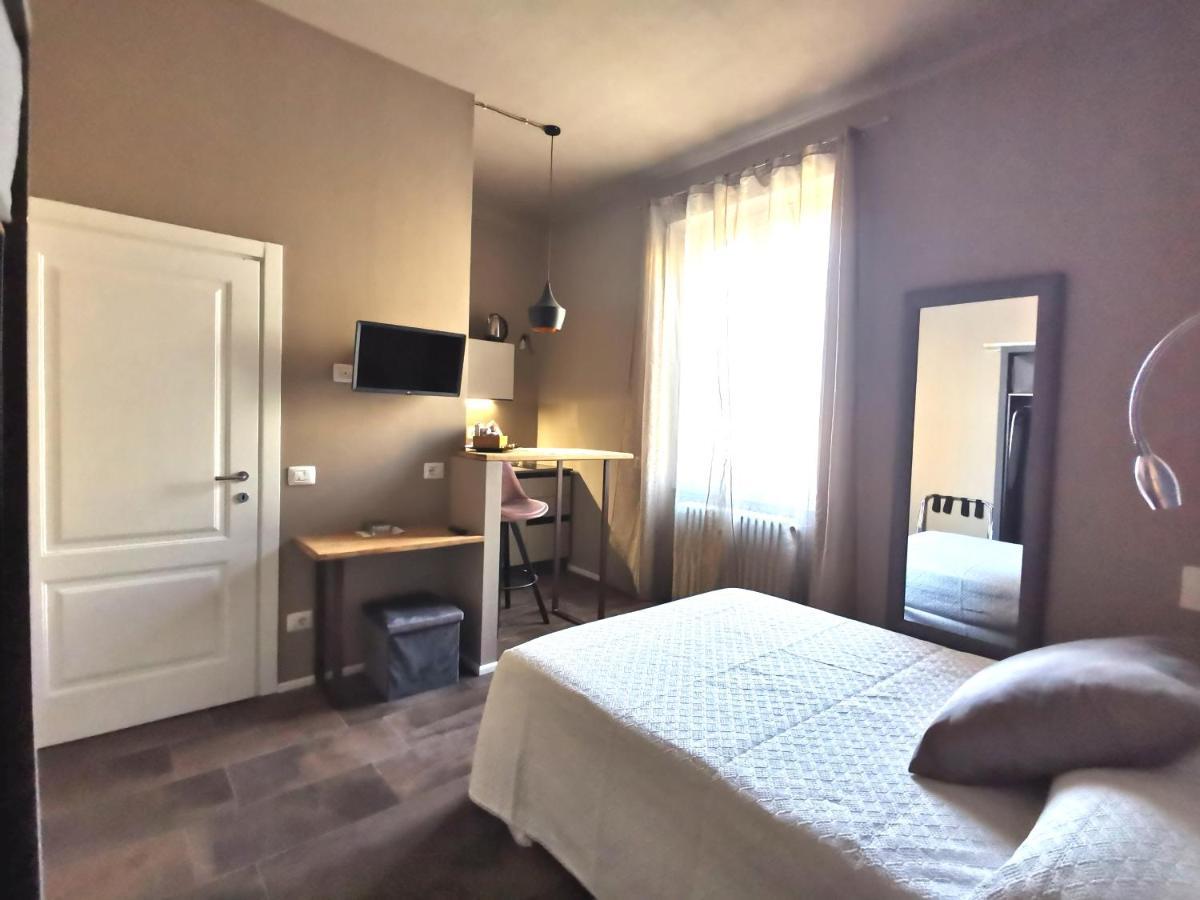 Parma Express Traveller'S Lodging Front Station Fs Parking 외부 사진