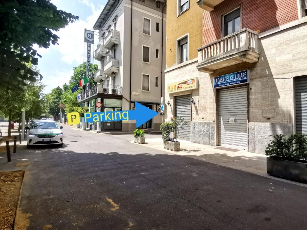 Parma Express Traveller'S Lodging Front Station Fs Parking 외부 사진